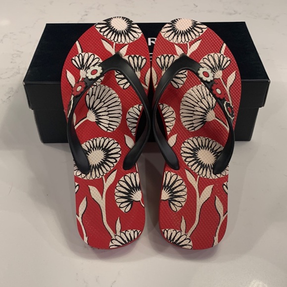 NWOT Vera Bradley flip flops M/7-8 - Picture 2 of 4